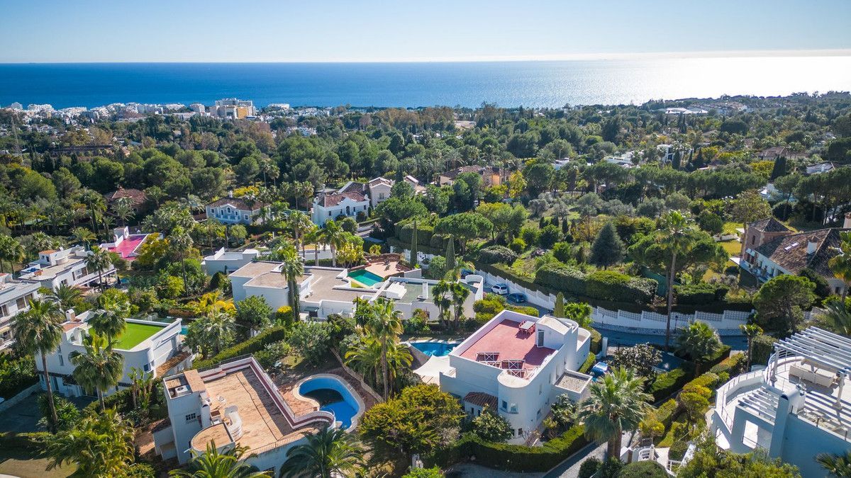 Exterior view of House or chalet for sale in Marbella  with Air Conditioner, Private garden and Terrace