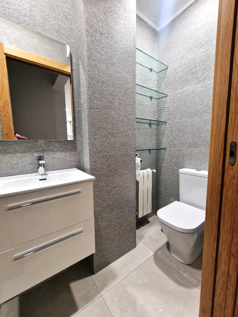 Baño de Piso de alquiler en Santander con Calefacción, Amueblado y Horno