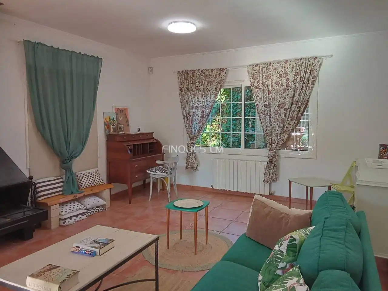 Sala d'estar de Casa o xalet en venda en Tordera amb Calefacció, Jardí privat i Terrassa
