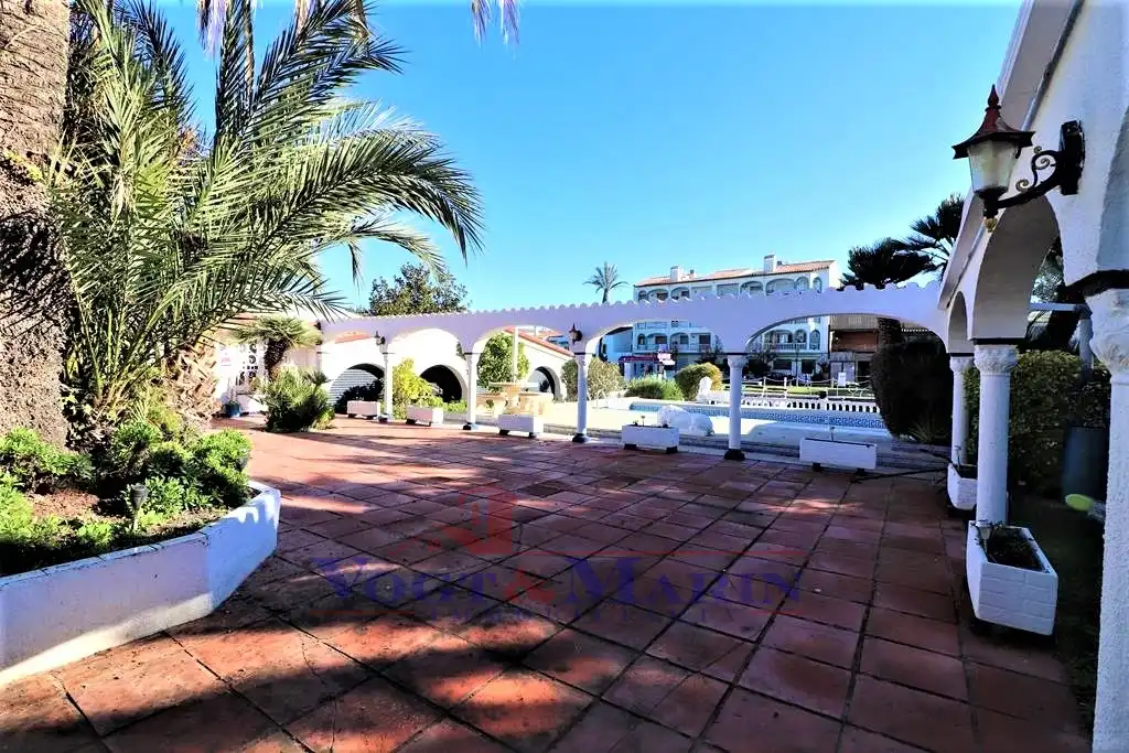 Casa con terrazza in vendita a Empúries A