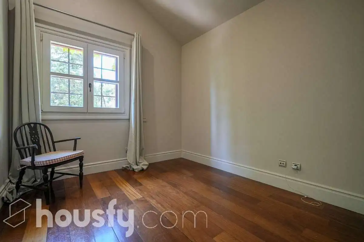 Bedroom of Houses for sale in Pozuelo de Alarcón  with Air Conditioner, Heating and Private garden