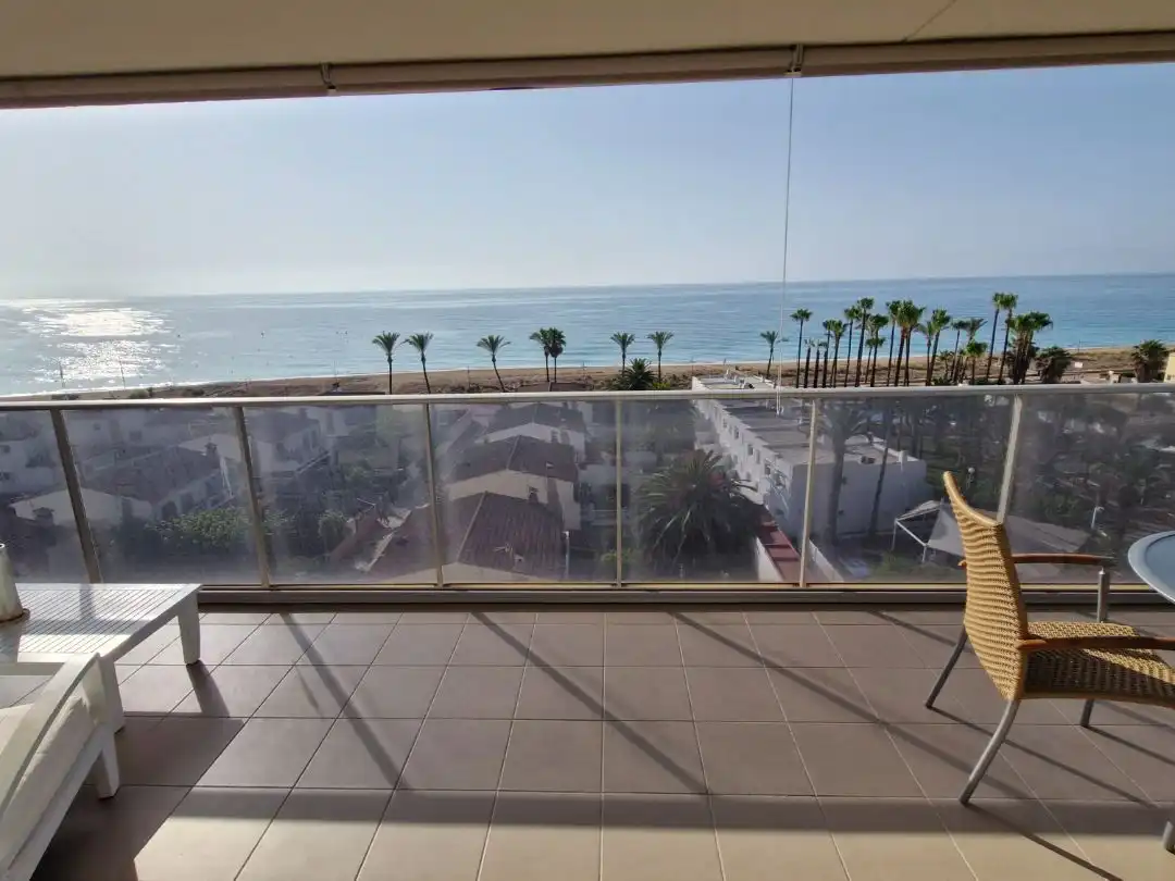 Flat with pool for sale in Avenida Papa Luna e 170 20