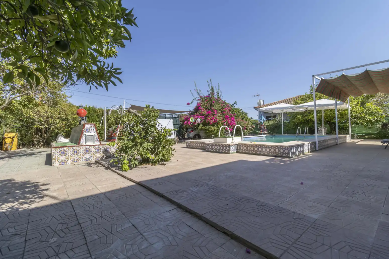 Außenansicht von Haus oder Chalet zum Verkauf in Espartinas mit Klimaanlage, Terrasse und Schwimmbad