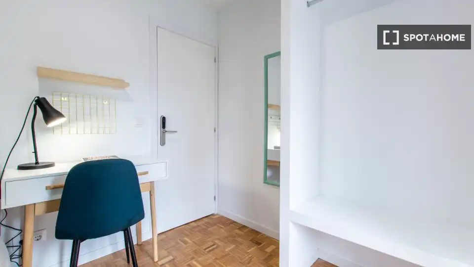 Flat for share in Madrid  with Air Conditioner, Terrace and Furnished