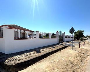 Vista exterior de Casa o xalet en venda en Villaverde del Río amb Piscina