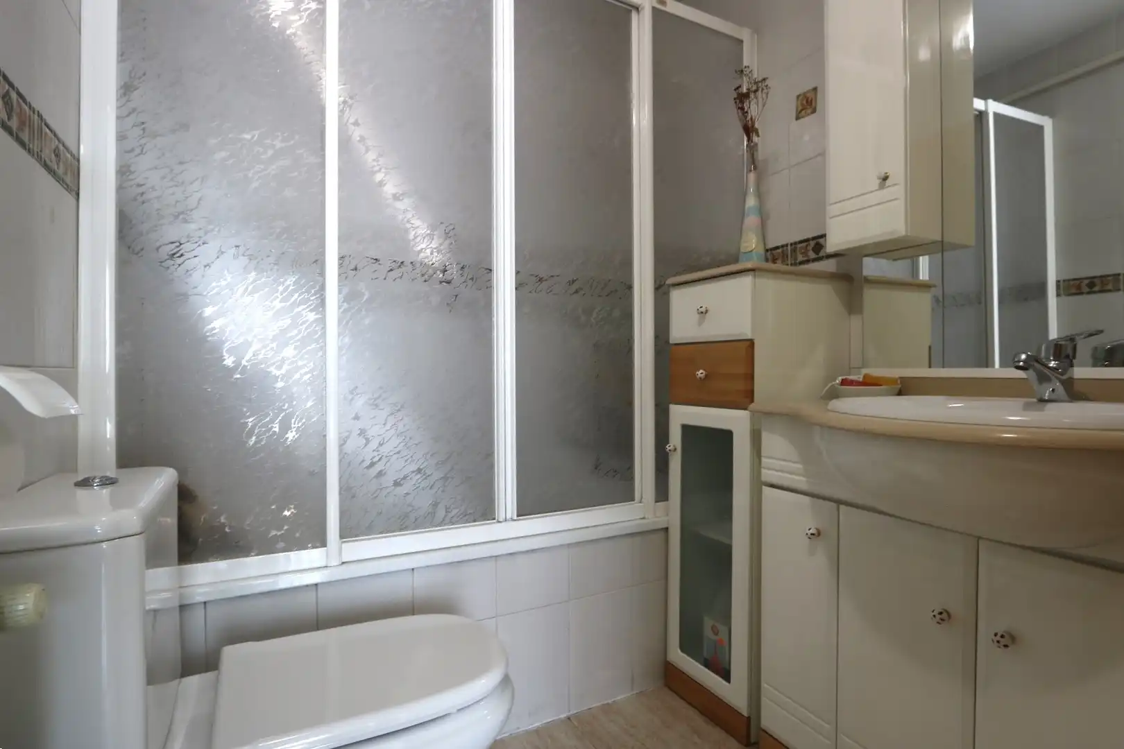 Bathroom of Flat for sale in Madrid  with Air Conditioner, Heating and Parquet flooring