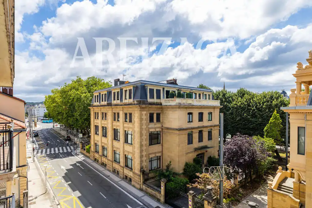 Vista exterior de Pis en venda en Donostia - San Sebastián  amb Aire condicionat, Calefacció i Terrassa