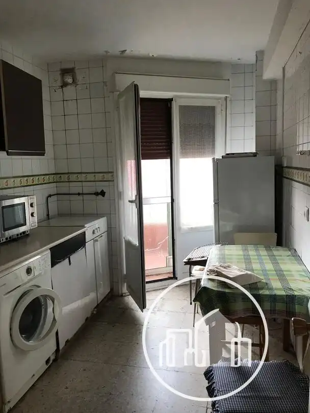 Cuina de Pis en venda en Medina de Pomar amb Balcó