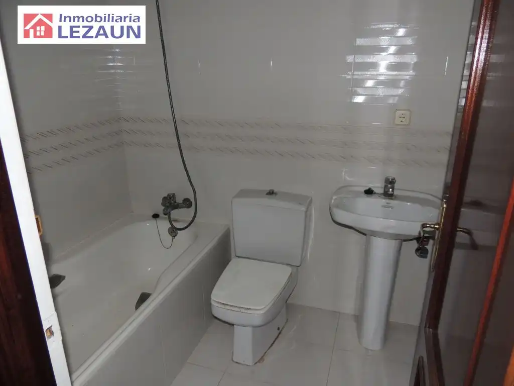 Badezimmer von Wohnung zum Verkauf in Peralta / Azkoien