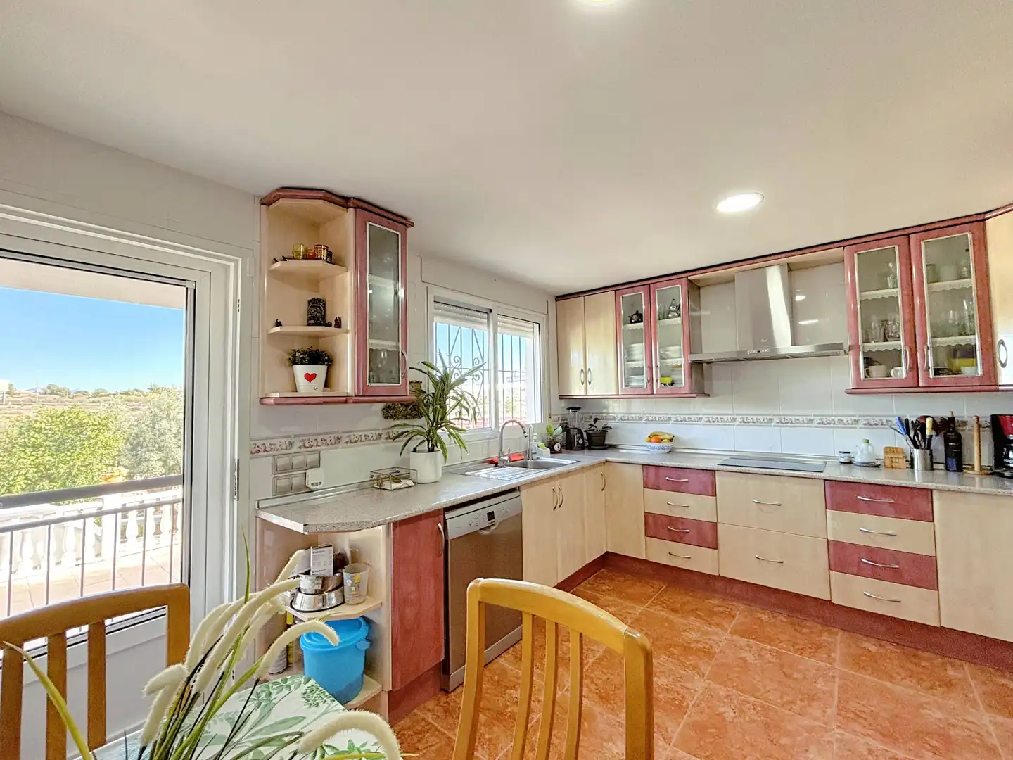 Cocina de Casa o chalet en venta en Alicante / Alacant con Aire acondicionado, Jardín privado y Trastero