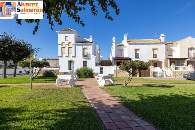 Casa adosada en Venta en Avenida Avenida de los Geranios, 10 en Calahonda - Carchuna