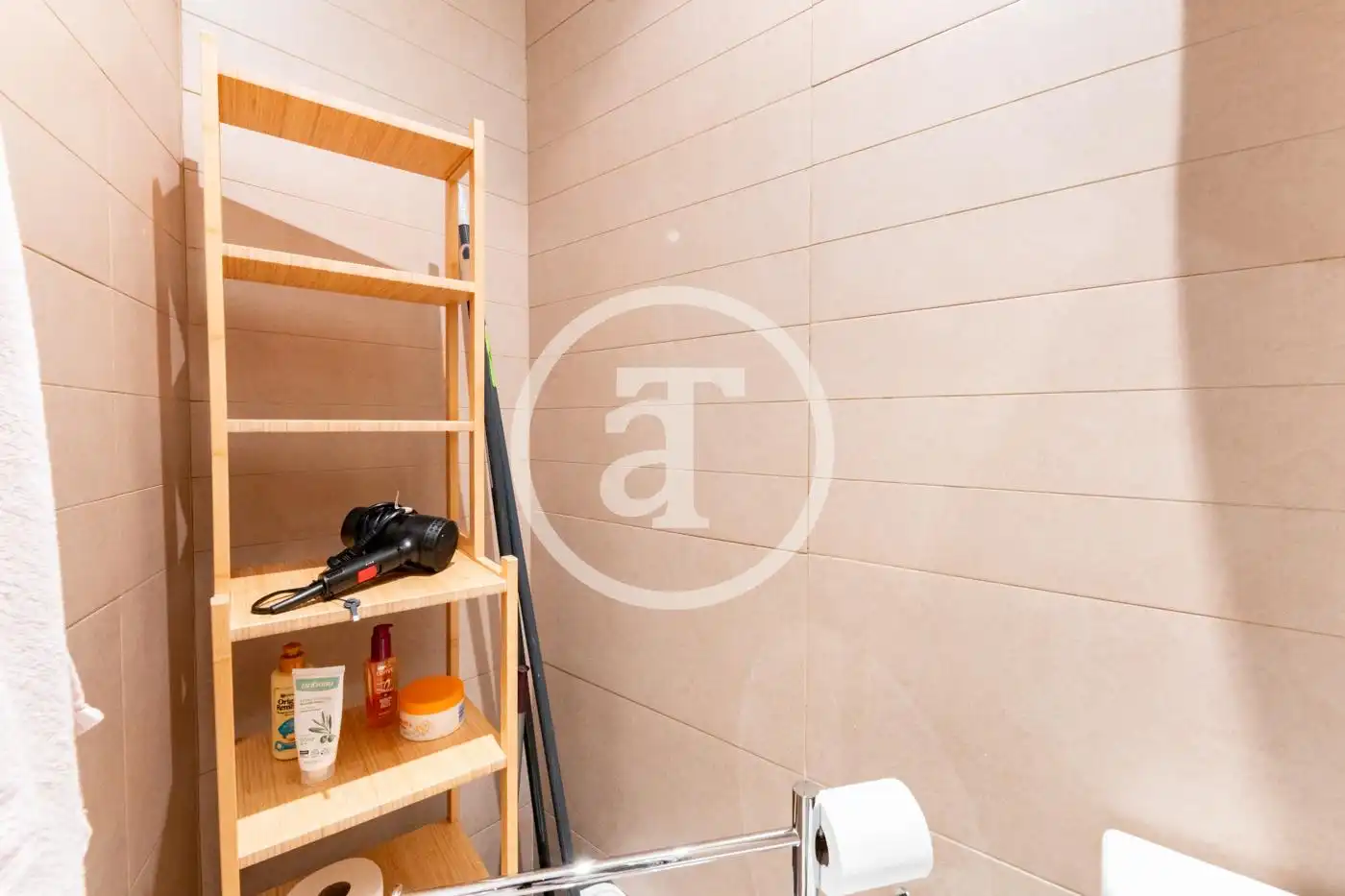 Bathroom of Flat for rent in Madrid  with Heating, Furnished and Oven