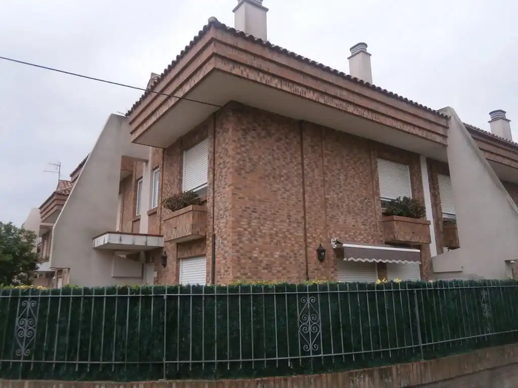 Vista exterior de Casa adosada en venta en Ribadesella