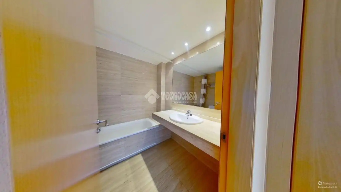 Baño de Piso en venta en Sabadell con Aire acondicionado, Calefacción y Balcón