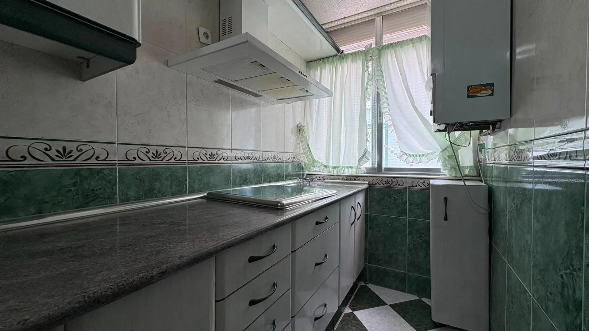 Cocina de Piso en venta en Guadalajara con Calefacción