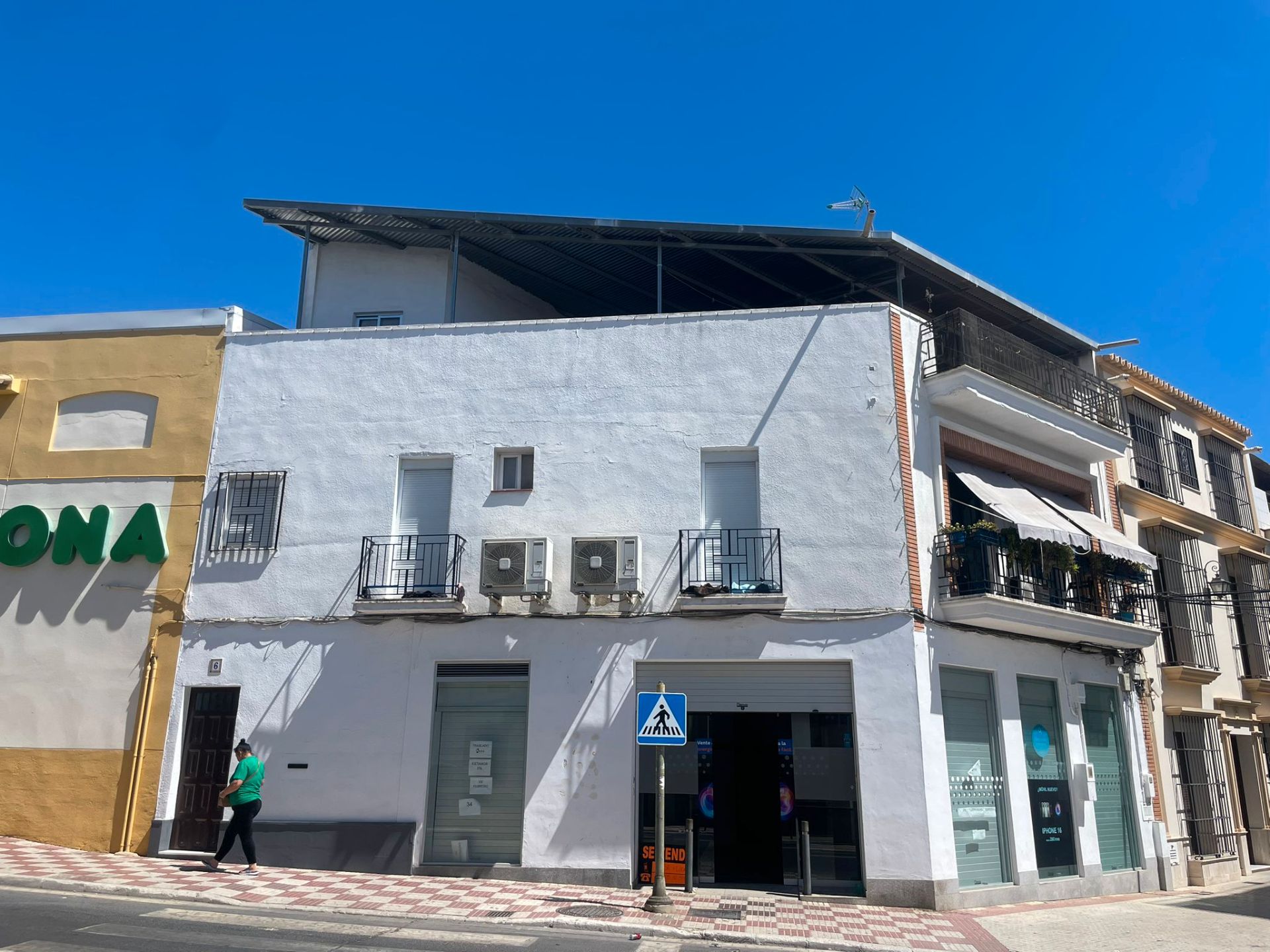 Vista exterior de Local en venda en Bollullos Par del Condado amb Aire condicionat