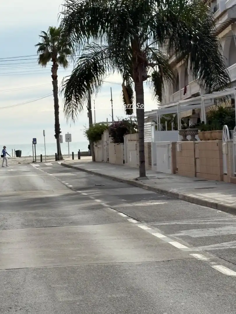 Vista exterior de Pis en venda en Santa Pola amb Aire condicionat, Calefacció i Terrassa