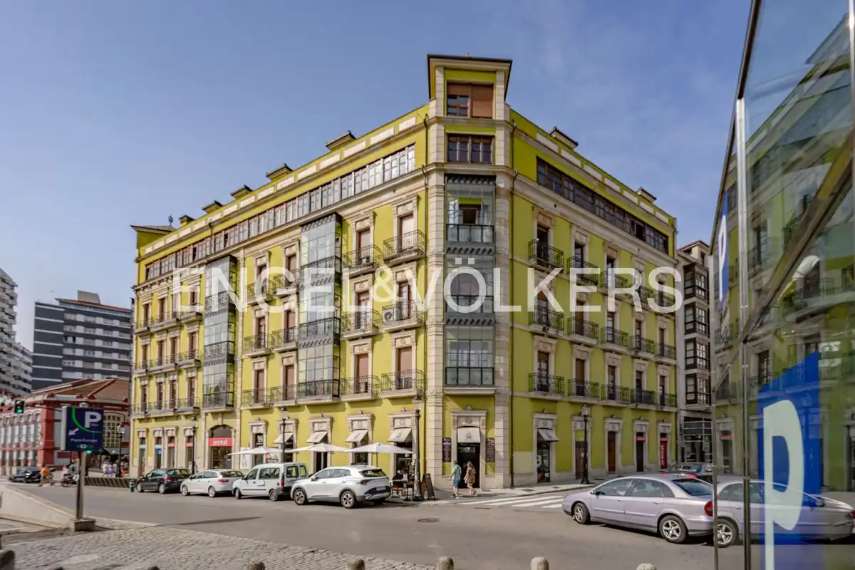 Vista exterior de Piso en venta en Gijón  con Calefacción, Parquet y Balcón