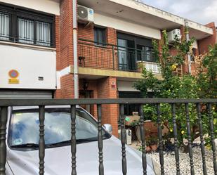 Vista exterior de Casa o xalet en venda en Esparreguera amb Calefacció, Jardí privat i Terrassa