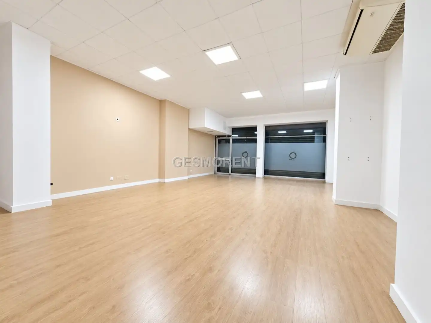 Local comercial en venda a Llevant, imagen 8