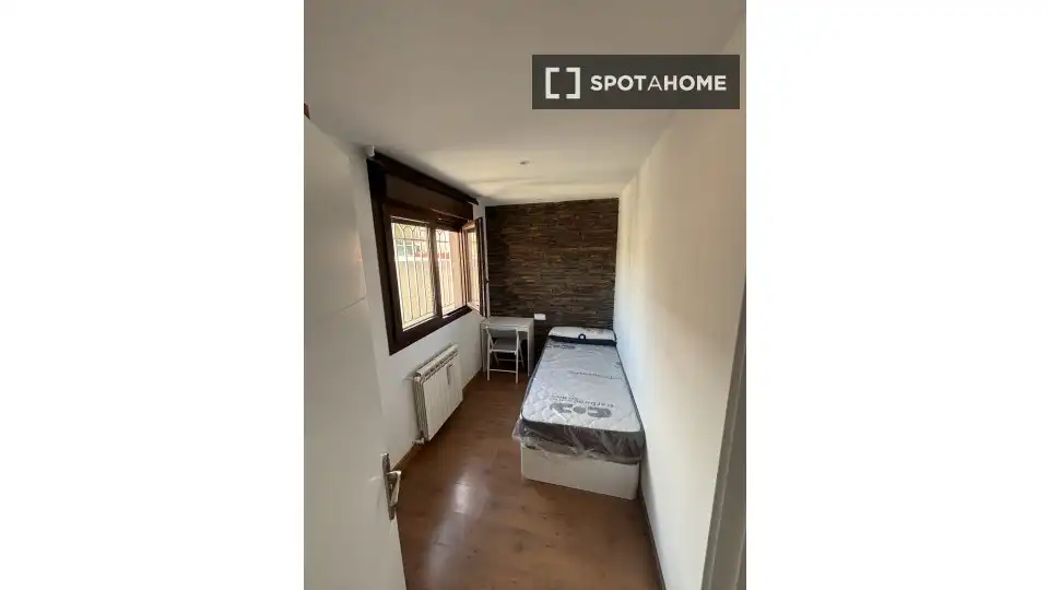 Bedroom of Flat for rent in Madrid  with Air Conditioner, Heating and Furnished