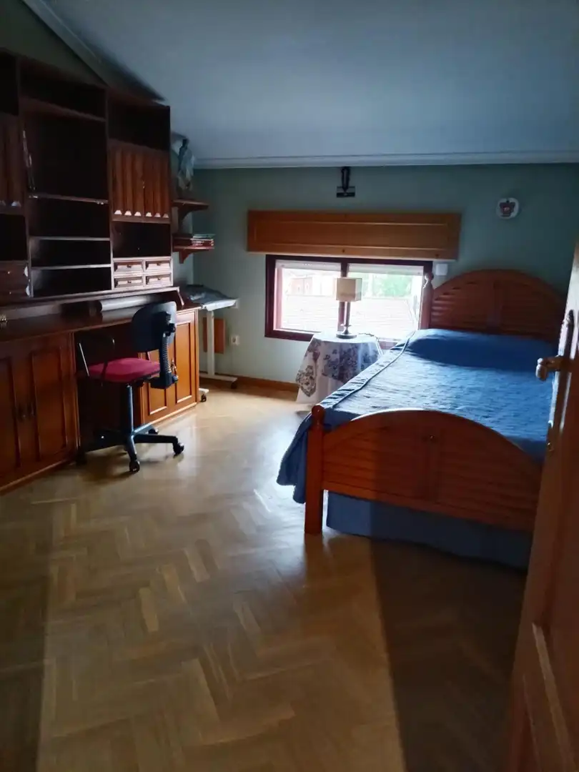 Habitación de Casa adosada en venta en La Lastrilla  con Aire acondicionado, Calefacción y Jardín privado