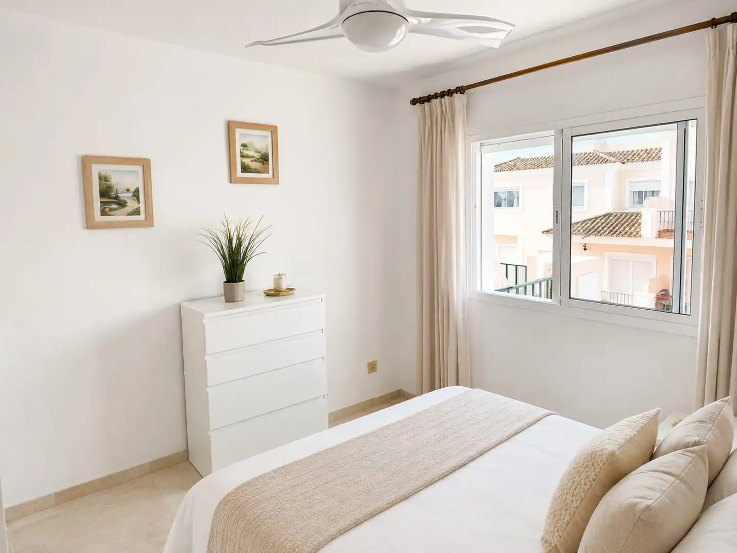 Bedroom of Apartments for rent in Sotogrande  with Air Conditioner, Terrace and Community pool