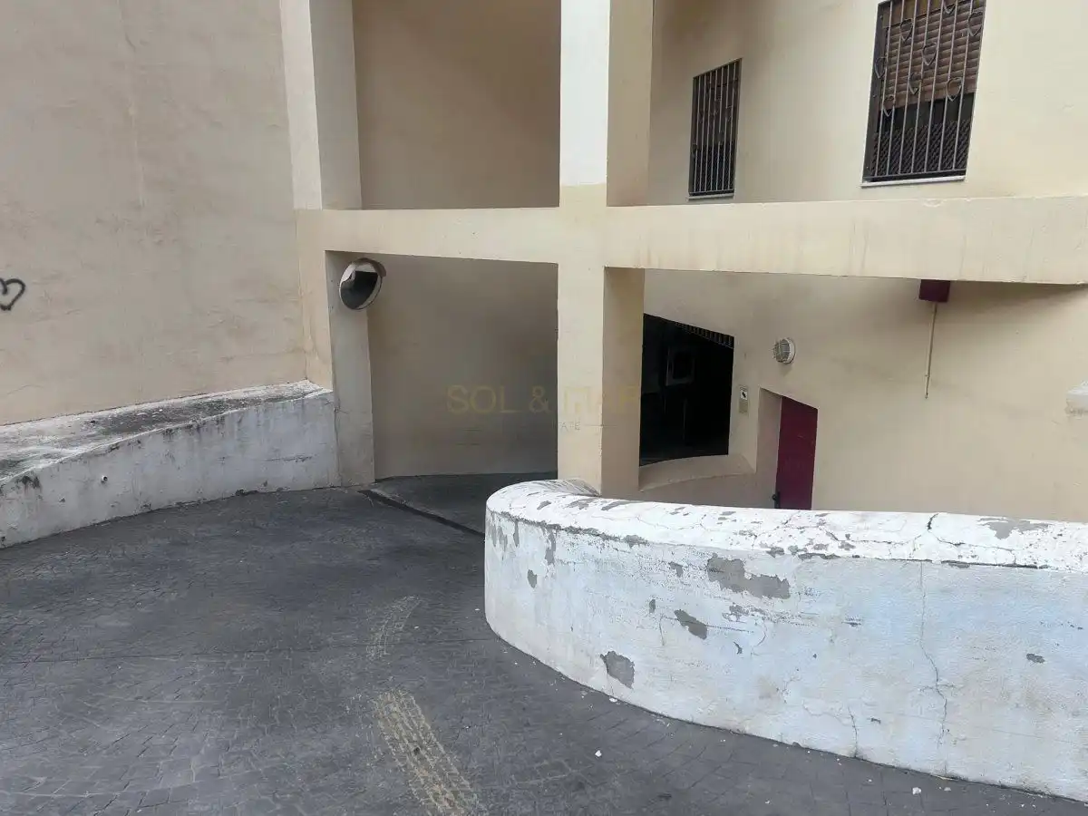 Vista exterior de Garatge en venda en Torremolinos