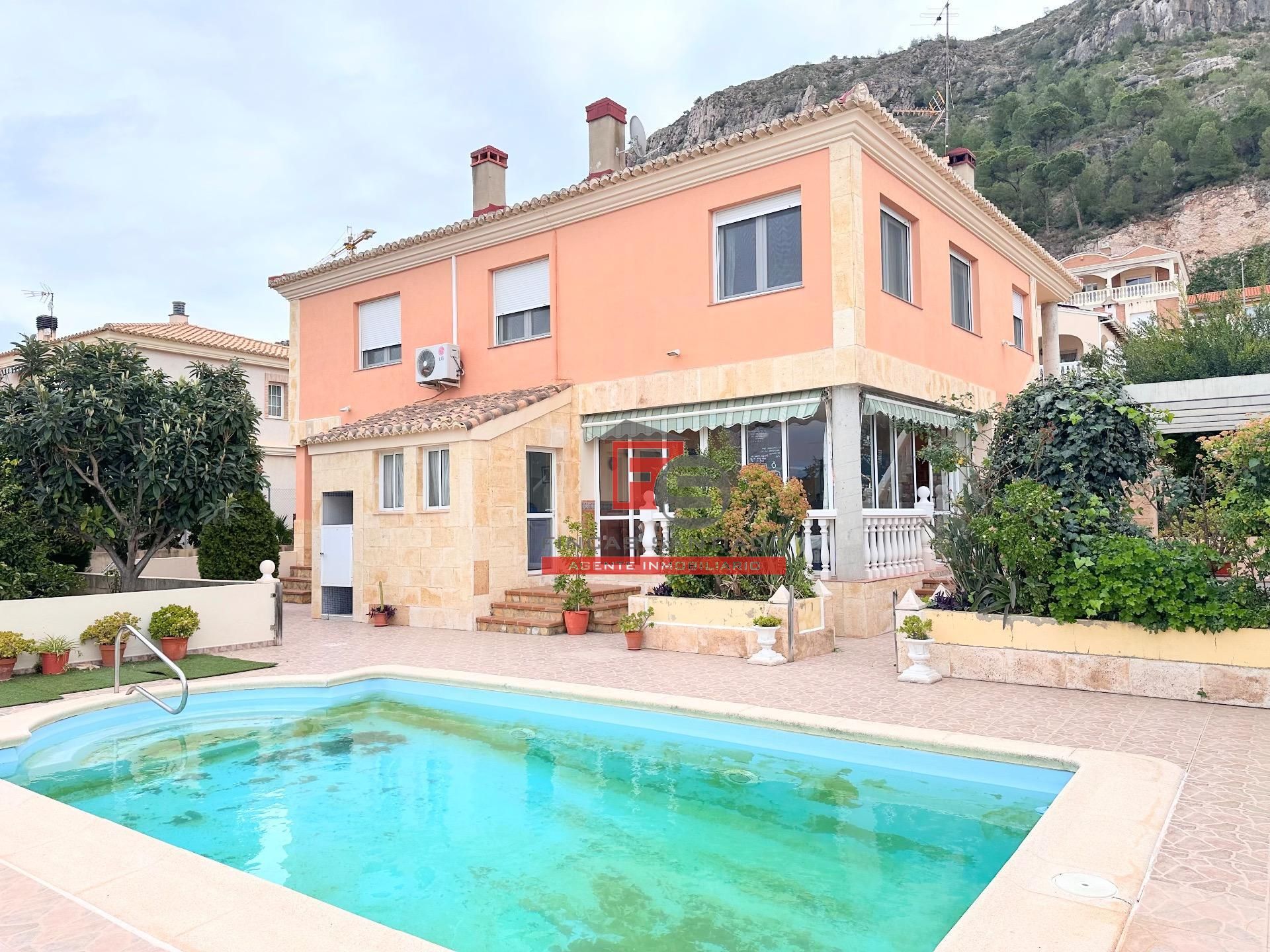 Vista exterior de Casa o xalet en venda en Cullera amb Calefacció, Jardí privat i Terrassa
