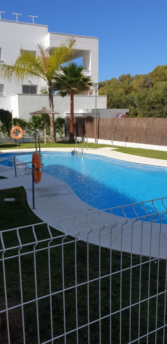 Piscina de Apartament en venda en Conil de la Frontera amb Terrassa i Moblat