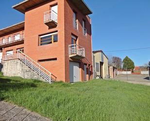 Vista exterior de Casa o xalet en venda en Hontoria del Pinar amb Calefacció, Terrassa i Traster