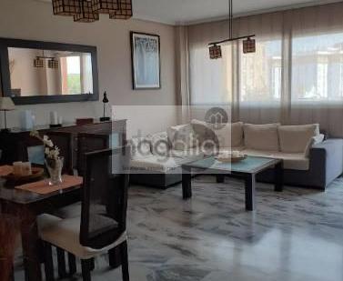 Sala d'estar de Pis de lloguer en  Sevilla Capital amb Aire condicionat, Terrassa i Piscina
