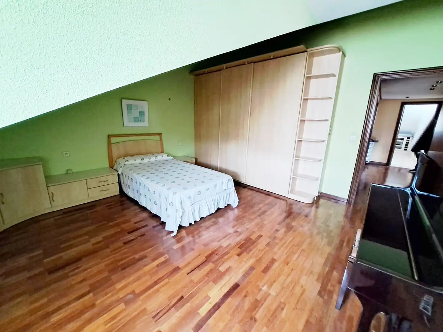 Habitación de Apartamento en venta en Vitoria - Gasteiz con Calefacción, Trastero y Amueblado