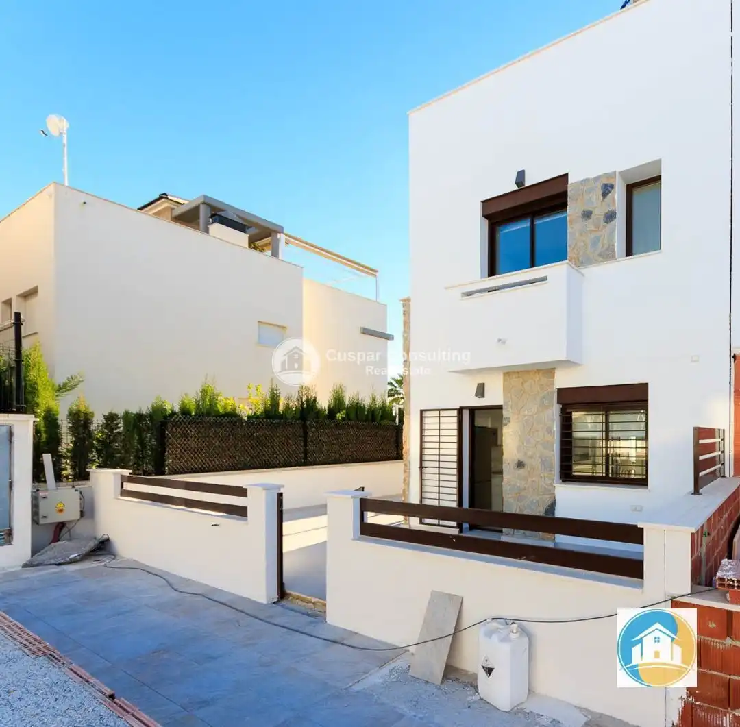 Vista exterior de Dúplex en venda en Pilar de la Horadada amb Aire condicionat, Calefacció i Jardí privat