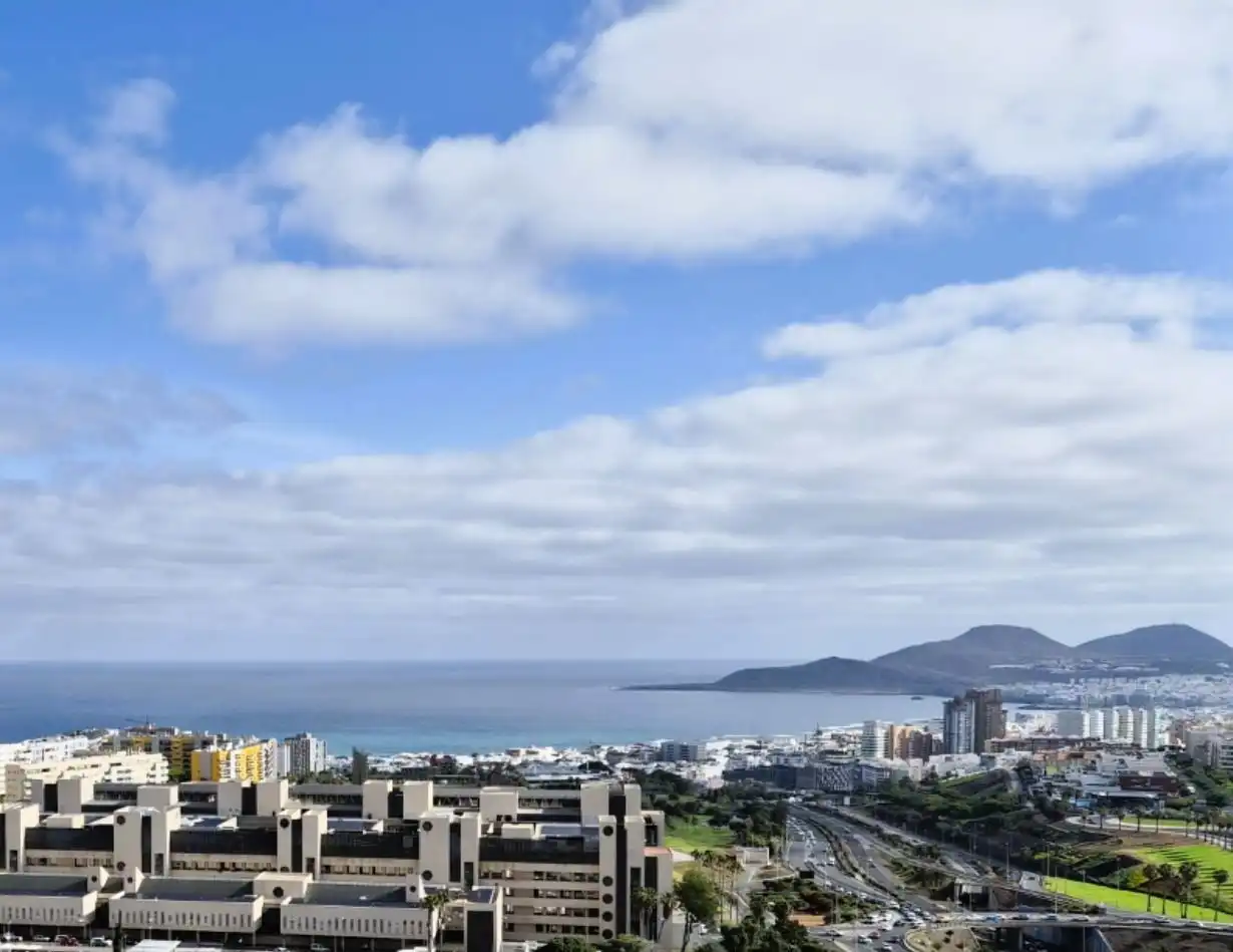 Vista exterior de Piso en venta en Las Palmas de Gran Canaria con Calefacción, Trastero y Piscina comunitaria