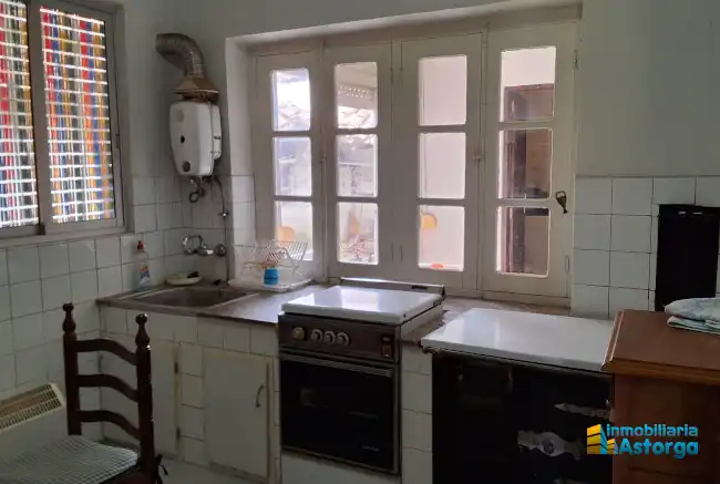 Cuina de Casa o xalet en venda en Valderrey amb Calefacció i Moblat