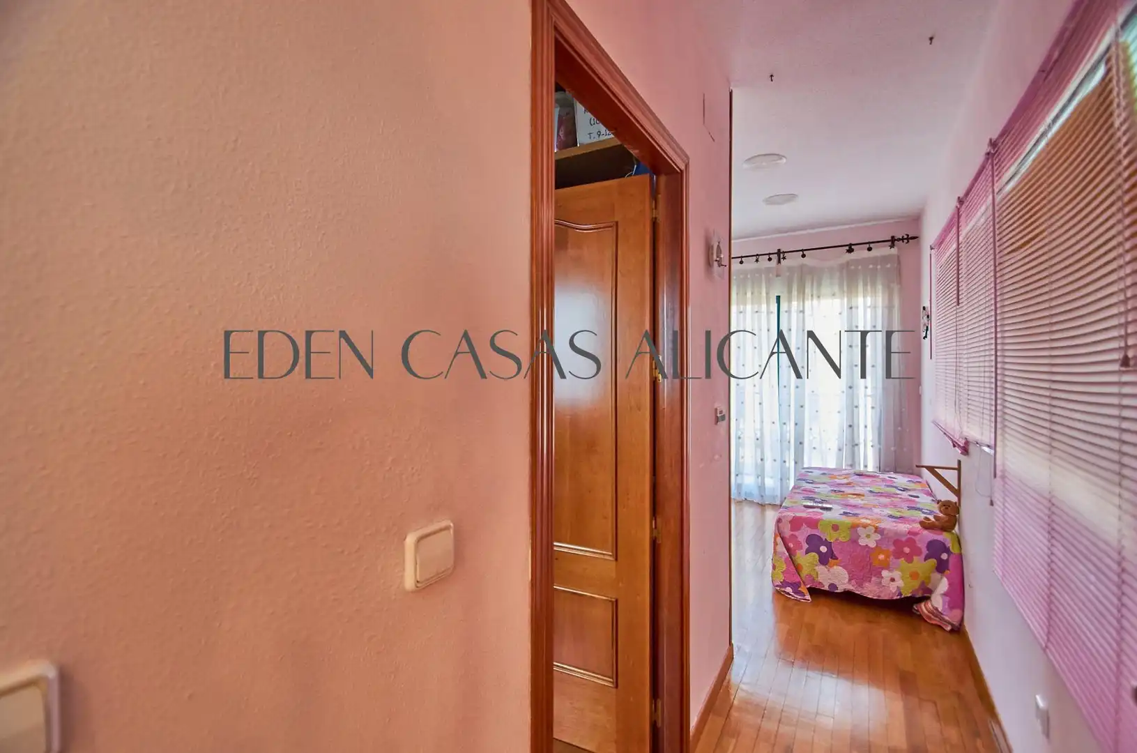 Dormitori de Casa adosada en venda en San Vicente del Raspeig / Sant Vicent del Raspeig amb Aire condicionat, Jardí privat i Parquet