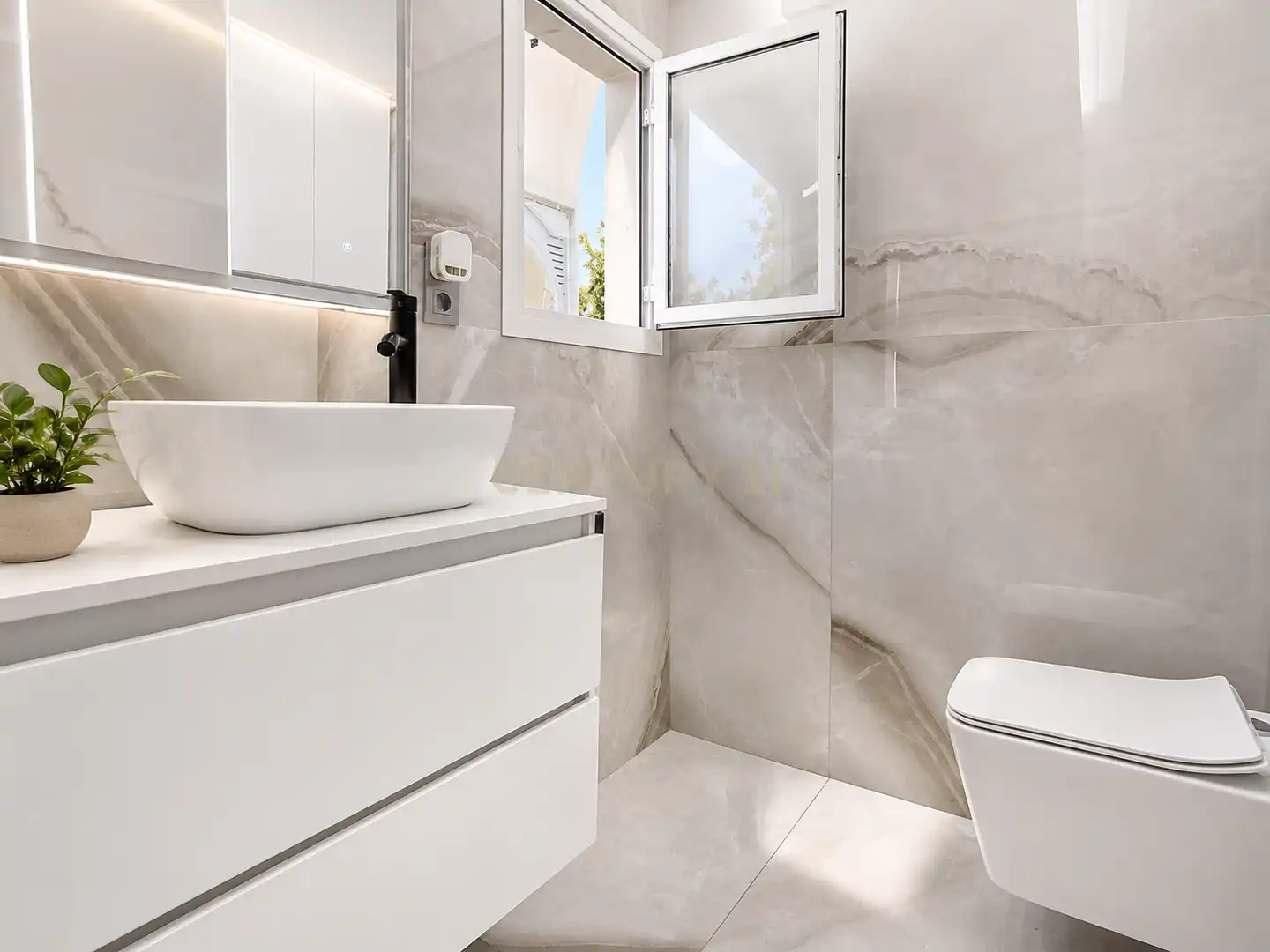 Apartamento con piscina en venta en Avenida las Palmeras, Benalmádena, Spain, imagen 8