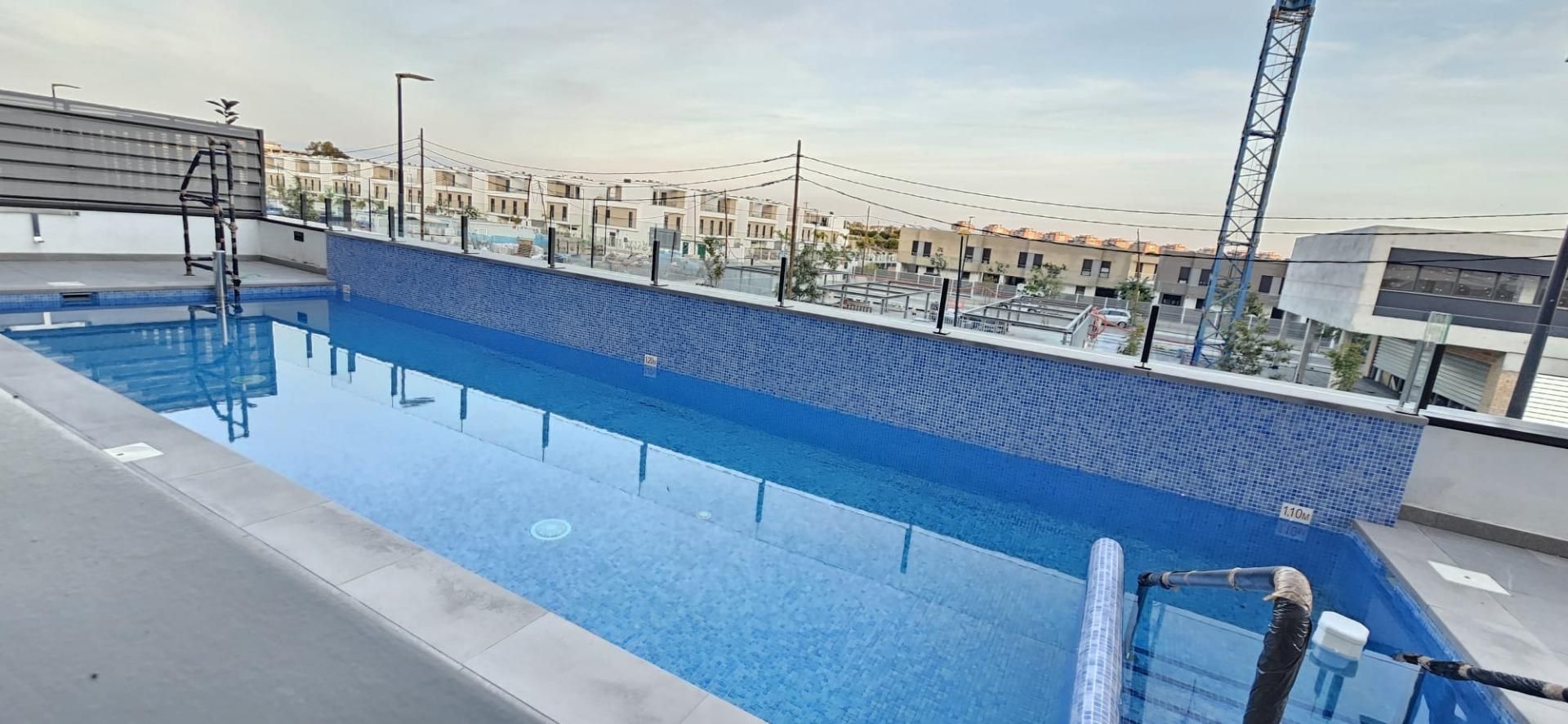 Piscina de Pis en venda en  Sevilla Capital amb Aire condicionat, Jardí privat i Terrassa