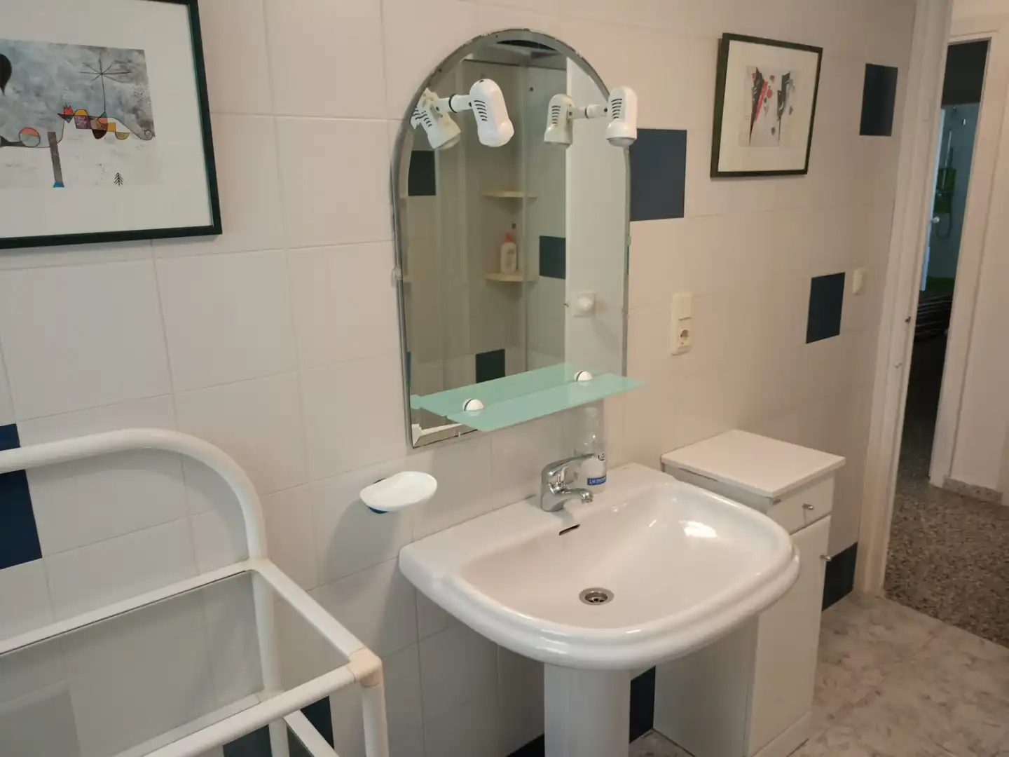 Badezimmer von Wohnung zum Verkauf in Gandia mit Klimaanlage, Terrasse und Möbliert