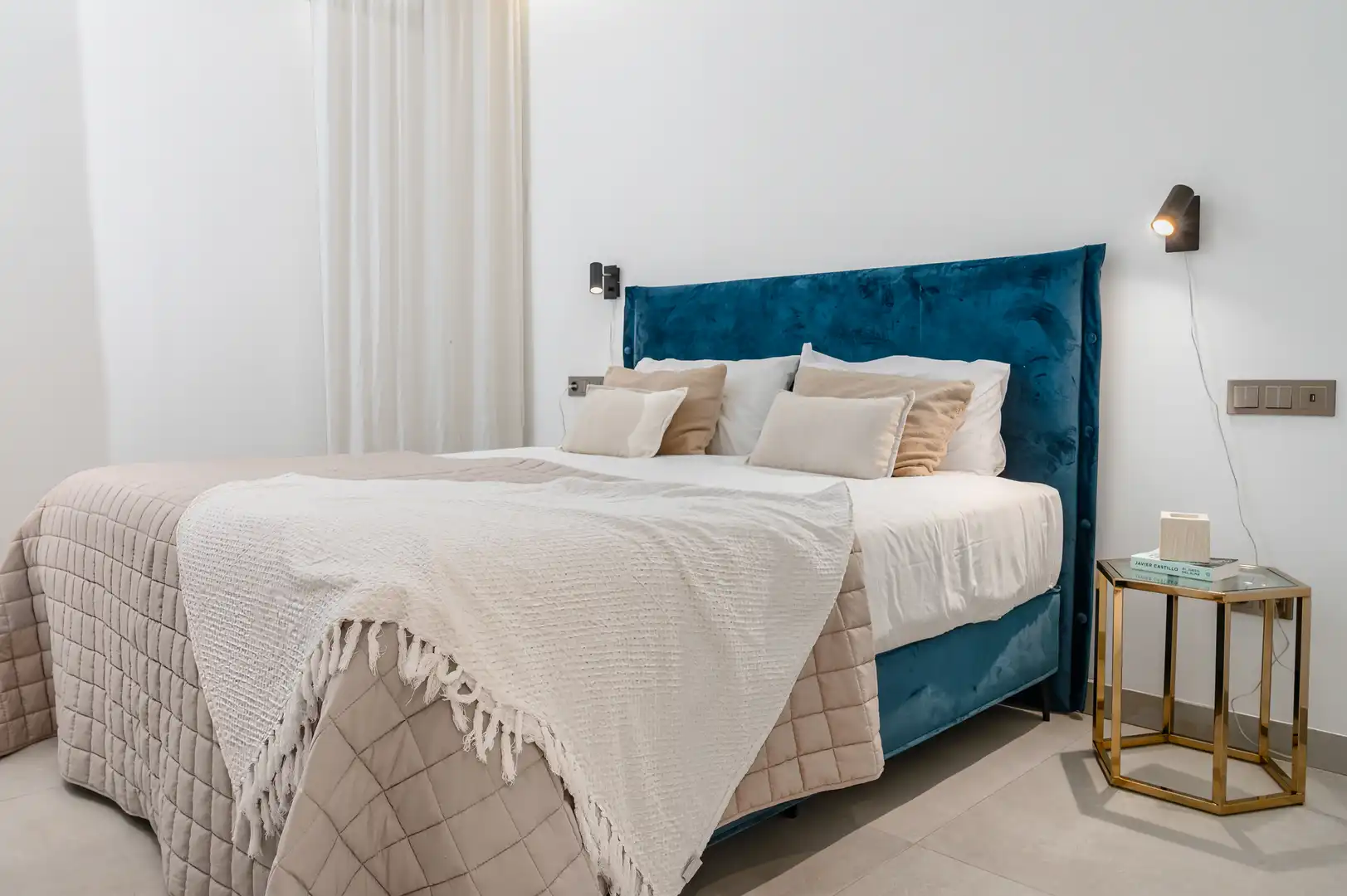 Dormitori de Casa o xalet en venda en Marbella amb Aire condicionat, Jardí privat i Terrassa