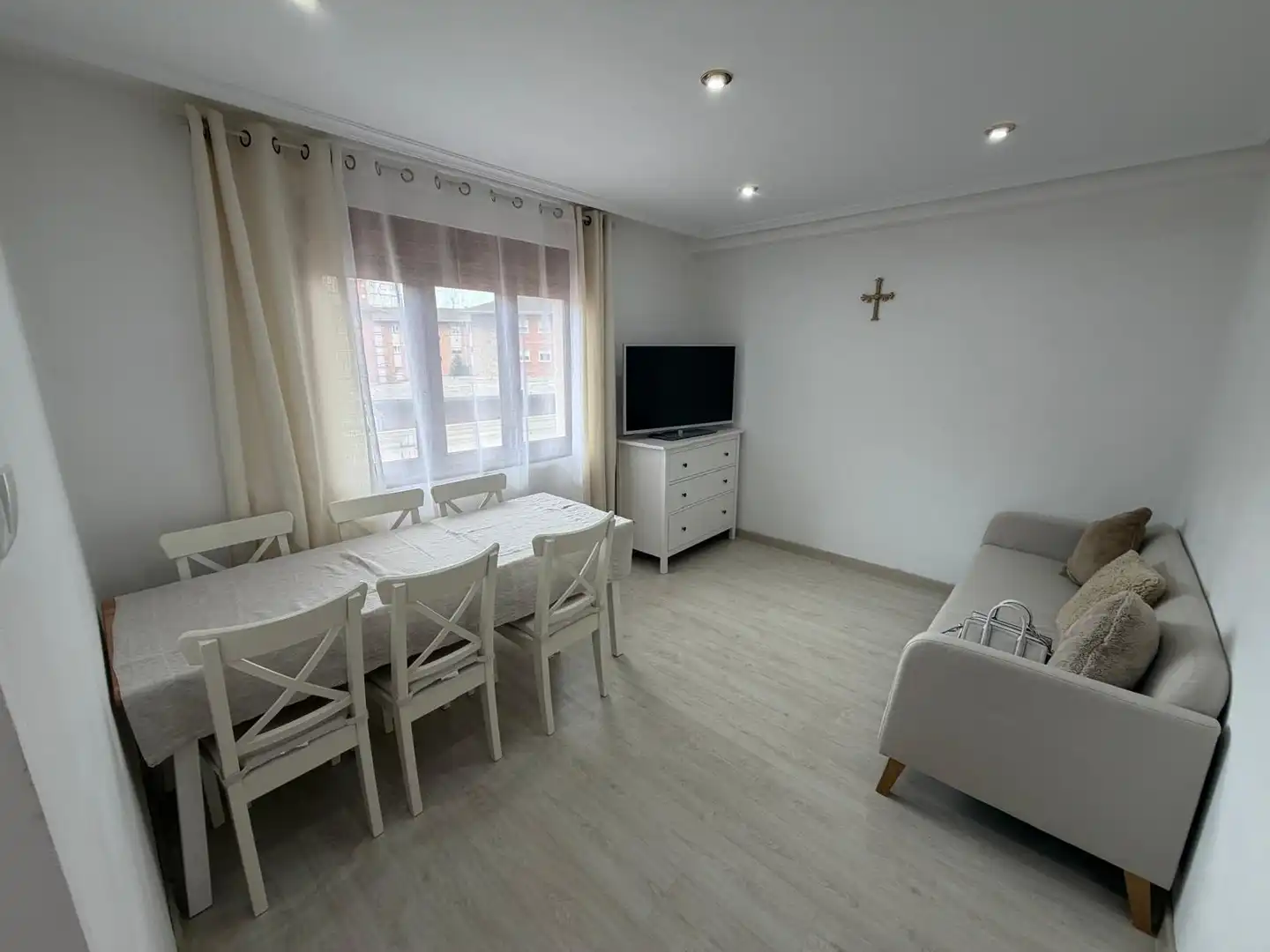 Sala d'estar de Pis en venda en Gijón  amb Parquet, Terrassa i Moblat