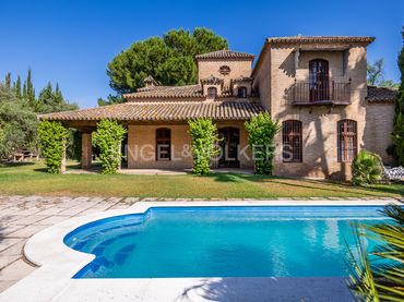 Maison avec balcon à vendre à Valencina de la Concepción