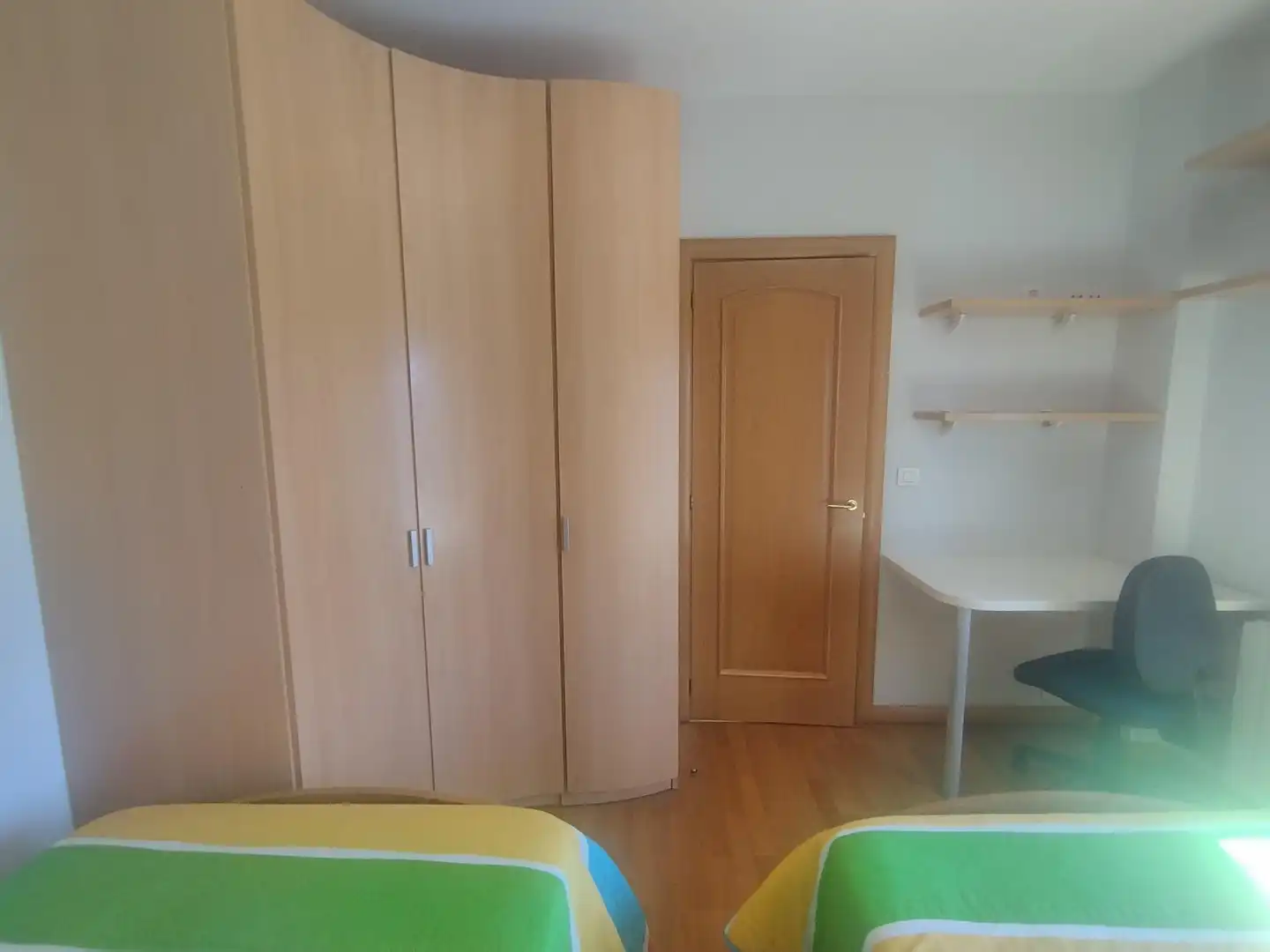 Dormitori de Apartament de lloguer en Lugo amb Calefacció, Terrassa i Traster