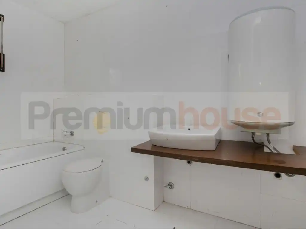 Bany de Casa o xalet en venda en Corbera de Llobregat, Barcelona