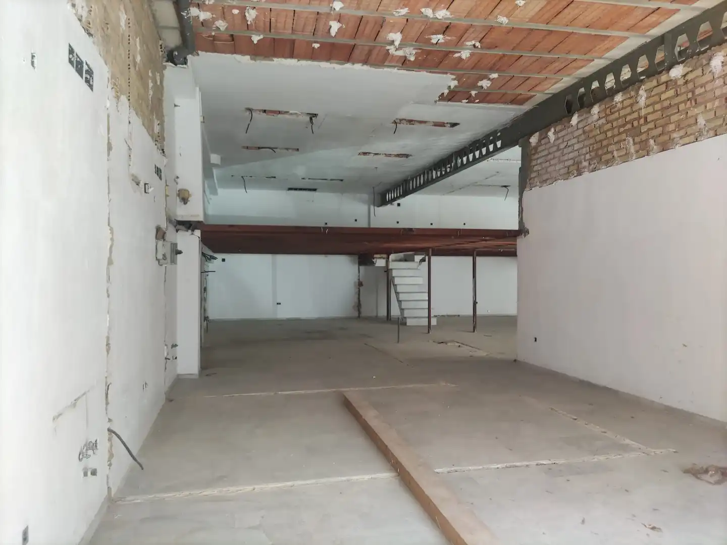 Local comercial en venda a Calle Miguel Delibes 4, imagen 8