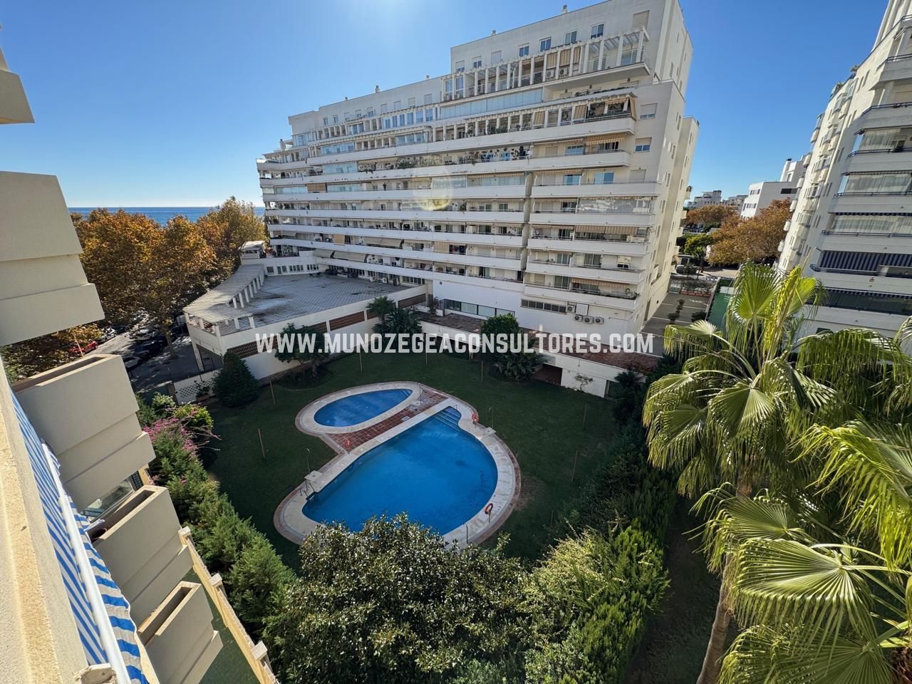 Vista exterior de Pis de lloguer en Marbella amb Terrassa, Moblat i Piscina comunitària