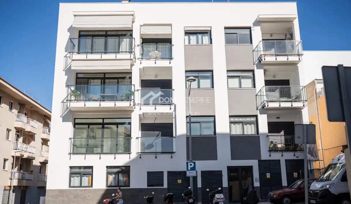 Vista exterior de Piso en venta en Adeje con Terraza, Trastero y Piscina