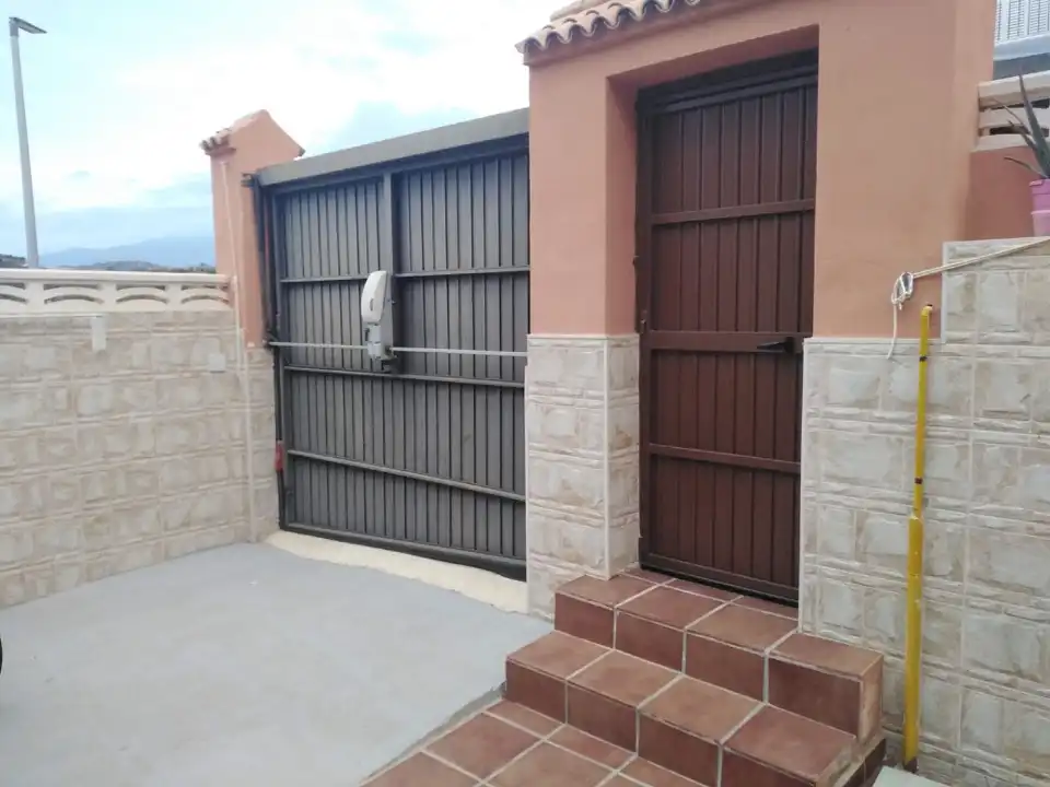 Vista exterior de Casa o xalet en venda en Sotresgudo amb Aire condicionat, Calefacció i Terrassa