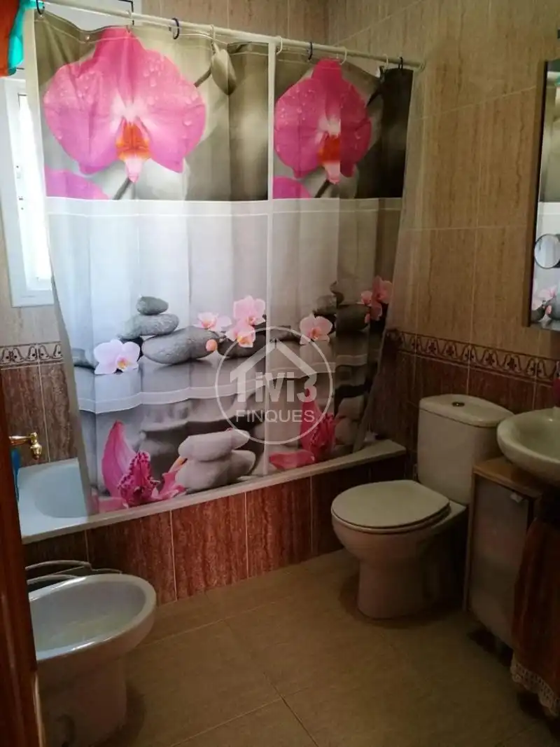 Baño de Casa adosada en venta en Mont-roig del Camp con Aire acondicionado, Calefacción y Terraza